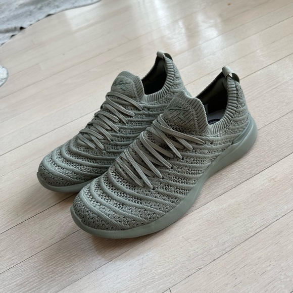 NWOT APL Women's TechLoom Wave Size 7 Sage Green - Picture 4 of 8